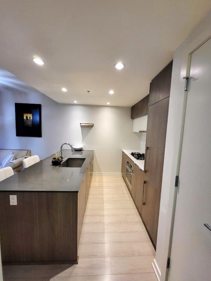 Your Perfect Escape - Modern Landmark Condo In Downtown Calgary - Free Parking- Premium Location Zewnętrze zdjęcie