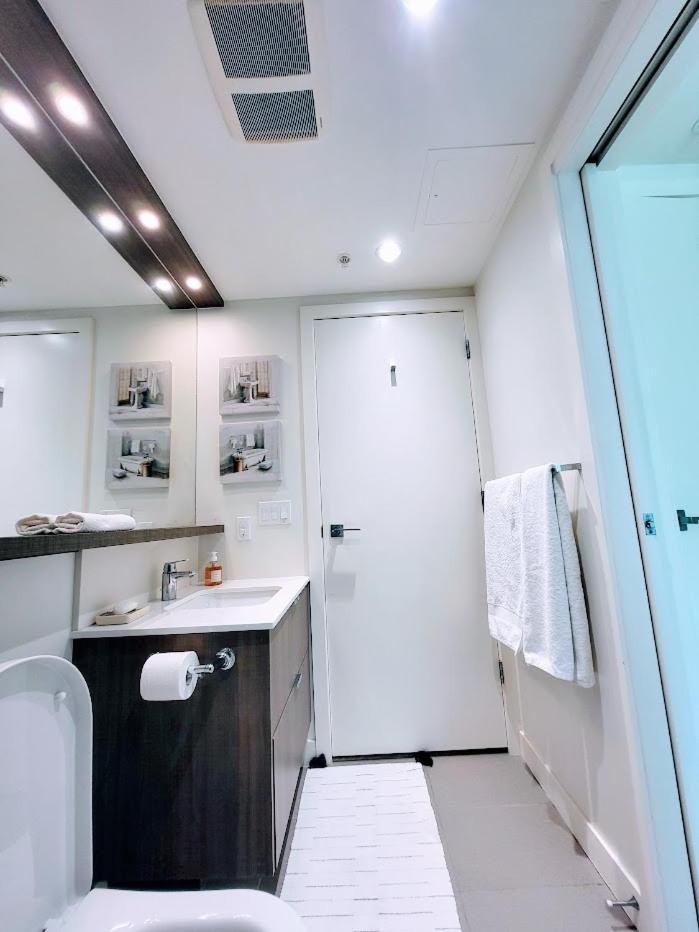 Your Perfect Escape - Modern Landmark Condo In Downtown Calgary - Free Parking- Premium Location Zewnętrze zdjęcie