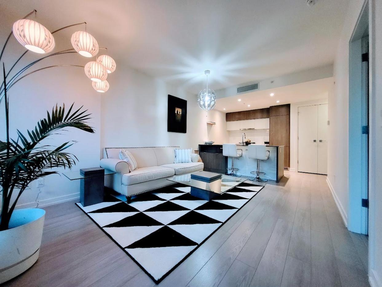 Your Perfect Escape - Modern Landmark Condo In Downtown Calgary - Free Parking- Premium Location Zewnętrze zdjęcie