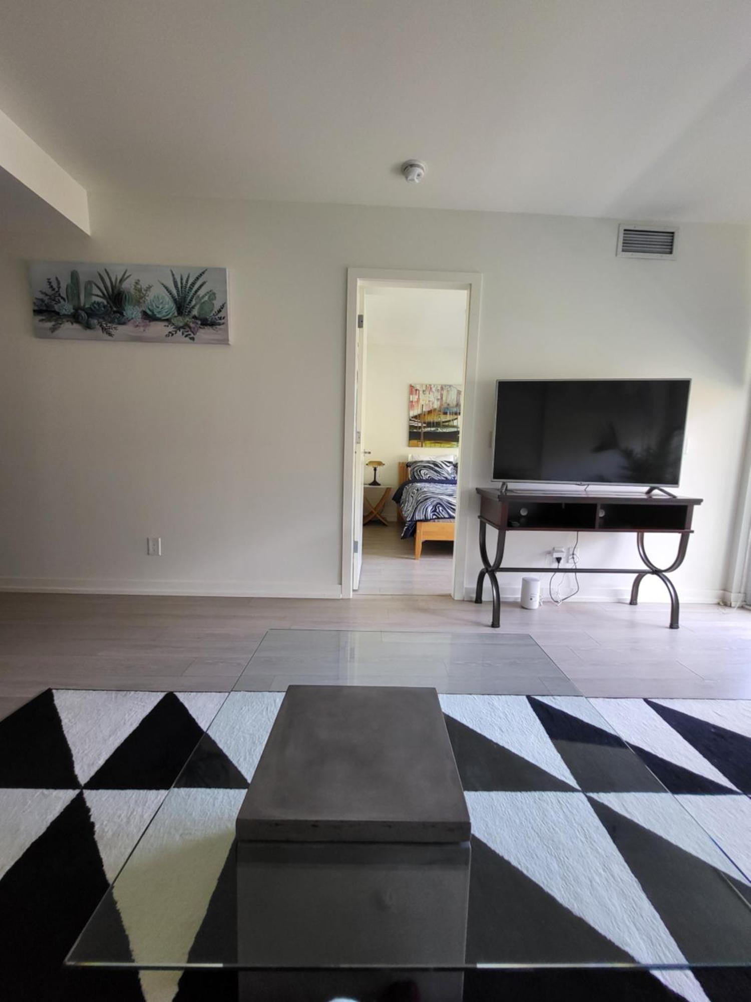 Your Perfect Escape - Modern Landmark Condo In Downtown Calgary - Free Parking- Premium Location Zewnętrze zdjęcie